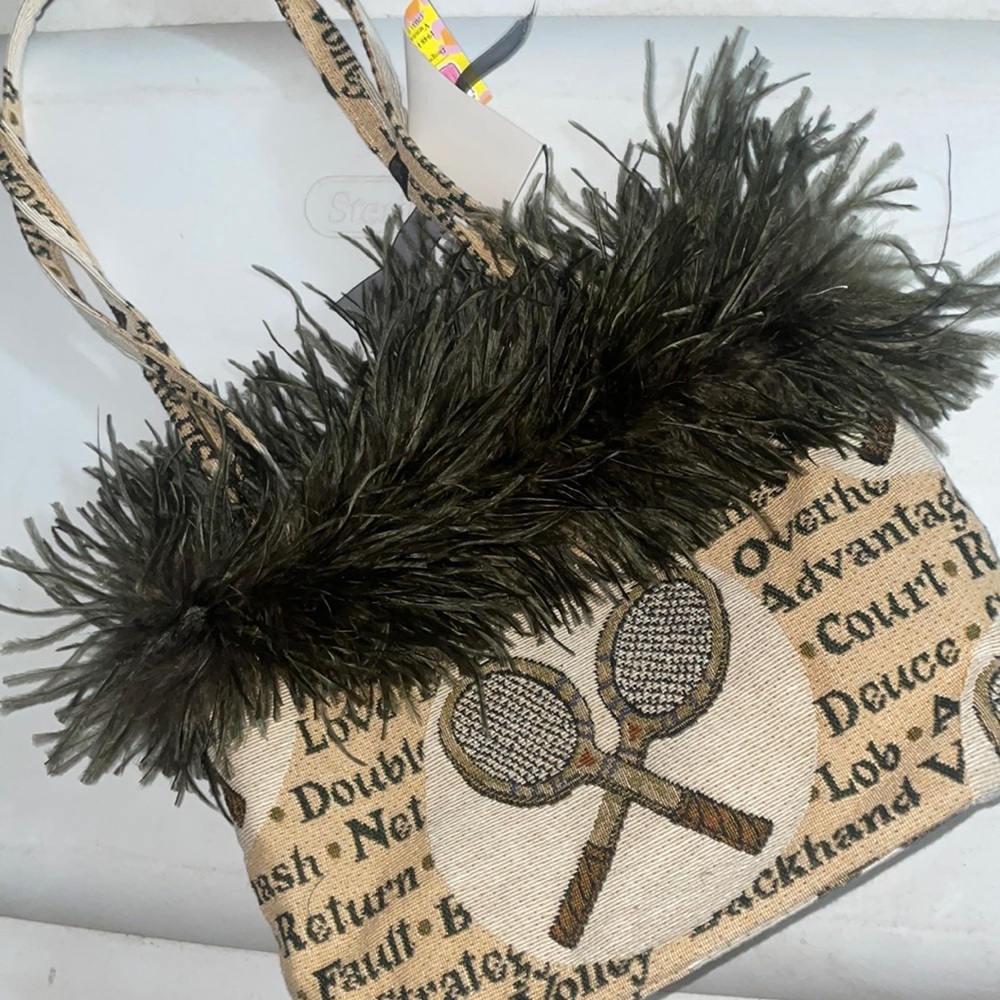 SALE💚Lynn Carmelo purse🎾